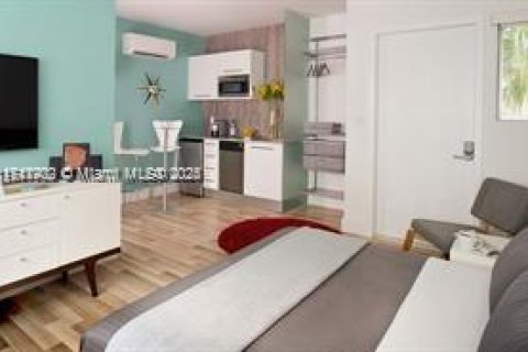 Condo in Miami Beach, Florida, 2 bedrooms  № 1938352 - photo 2