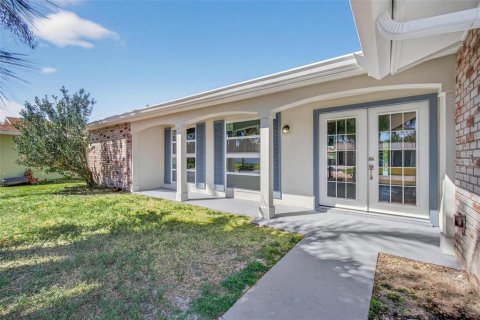 Villa ou maison à louer à New Port Richey, Floride: 3 chambres, 141.12 m2 № 2413766 - photo 3