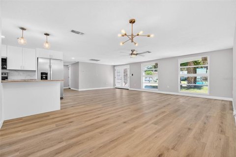 Villa ou maison à louer à New Port Richey, Floride: 3 chambres, 141.12 m2 № 2413766 - photo 10