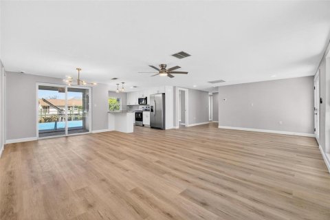 Villa ou maison à louer à New Port Richey, Floride: 3 chambres, 141.12 m2 № 2413766 - photo 11