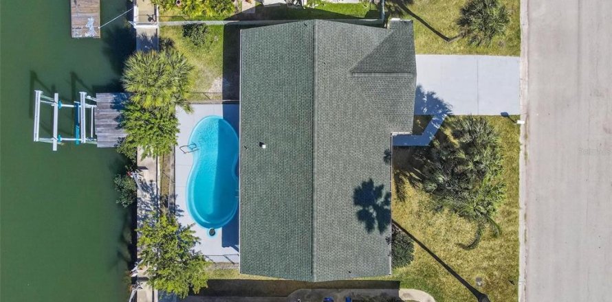Villa ou maison à New Port Richey, Floride 3 chambres, 141.12 m2 № 2413766