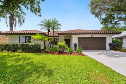 Casa en venta en Coral Springs, Florida, 4 dormitorios № 1758594 - foto 1