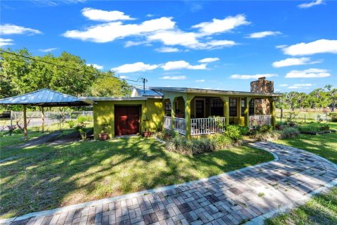House in Dover, Florida 3 bedrooms, 133.41 sq.m. № 2195294
