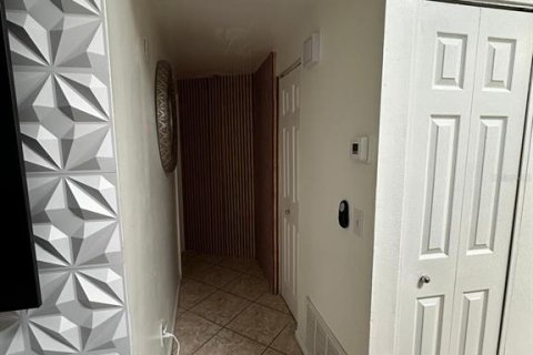 Villa ou maison à vendre à Tampa, Floride: 3 chambres, 129.04 m2 № 2237603 - photo 18