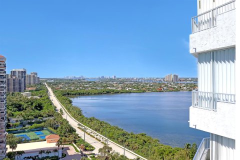 Condo in Riviera Beach, Florida, 3 bedrooms  № 2184156 - photo 30