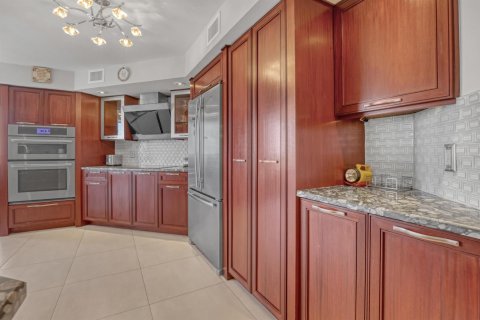 Condo in Riviera Beach, Florida, 3 bedrooms  № 2184156 - photo 14