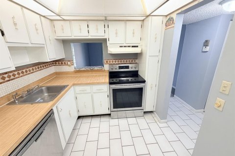 Снять в аренду кондоминиум в Дирфилд-Бич, Флорида 3 комнаты, 64.57м2, № 2262260 - фото 4
