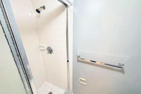 Снять в аренду кондоминиум в Дирфилд-Бич, Флорида 3 комнаты, 64.57м2, № 2262260 - фото 12