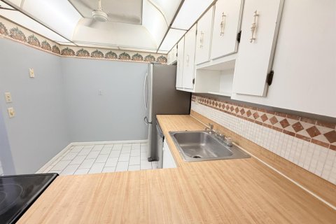 Снять в аренду кондоминиум в Дирфилд-Бич, Флорида 3 комнаты, 64.57м2, № 2262260 - фото 5