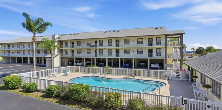 Condominio en Dunedin, Florida, 2 dormitorios № 2092805