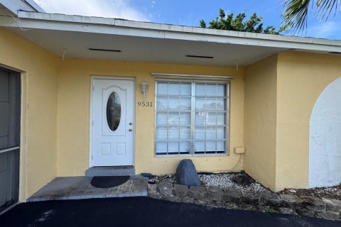 Casa en venta en Sunrise, Florida, 2 dormitorios, 97.27 m2 № 2248208 - foto 2