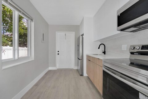 House in Pompano Beach, Florida 2 bedrooms, 67.63 sq.m. № 2020374 - photo 10