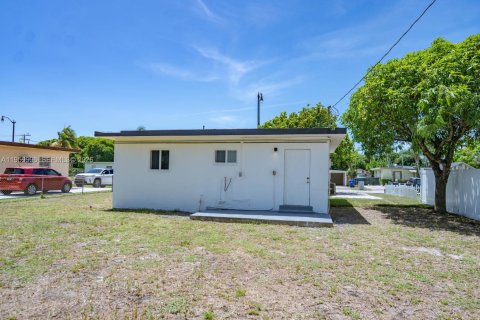 House in Pompano Beach, Florida 2 bedrooms, 67.63 sq.m. № 2020374 - photo 18