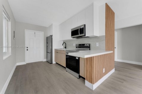 House in Pompano Beach, Florida 2 bedrooms, 67.63 sq.m. № 2020374 - photo 8