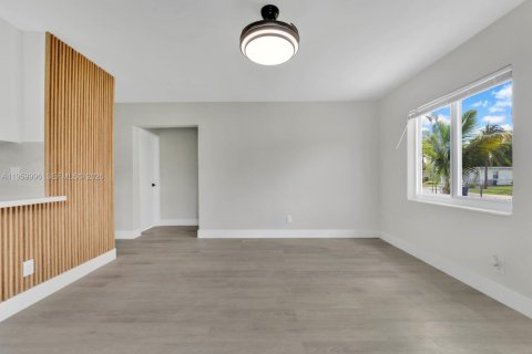 House in Pompano Beach, Florida 2 bedrooms, 67.63 sq.m. № 2020374 - photo 4