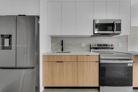 House in Pompano Beach, Florida 2 bedrooms, 67.63 sq.m. № 2020374 - photo 11