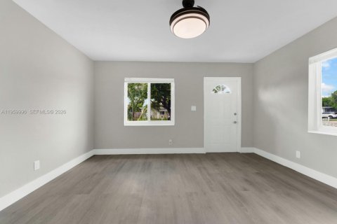 House in Pompano Beach, Florida 2 bedrooms, 67.63 sq.m. № 2020374 - photo 3