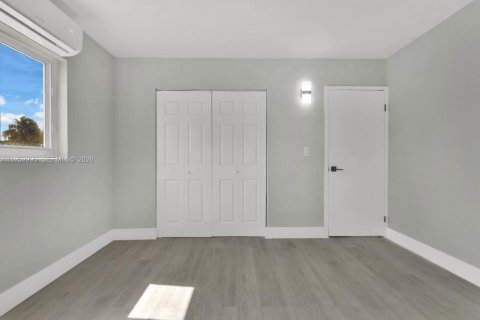 House in Pompano Beach, Florida 2 bedrooms, 67.63 sq.m. № 2020374 - photo 16