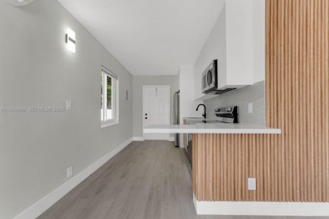 House in Pompano Beach, Florida 2 bedrooms, 67.63 sq.m. № 2020374 - photo 7