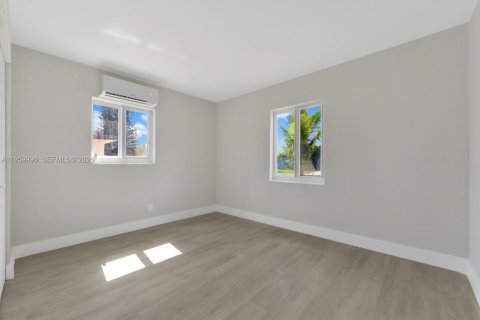 House in Pompano Beach, Florida 2 bedrooms, 67.63 sq.m. № 2020374 - photo 13