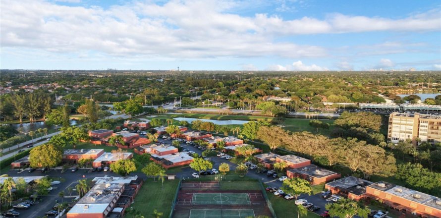 Casa en Pembroke Pines, Florida 3 dormitorios, 120.68 m2 № 1139279