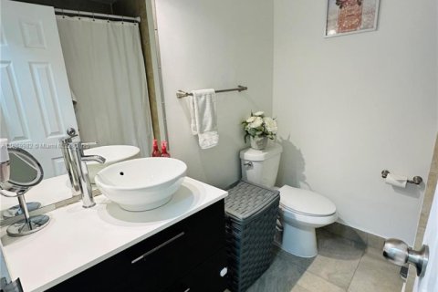 Condo in Miami, Florida, 2 bedrooms  № 1895678 - photo 18
