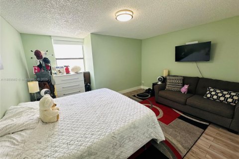 Condo in Miami, Florida, 2 bedrooms  № 1895678 - photo 23