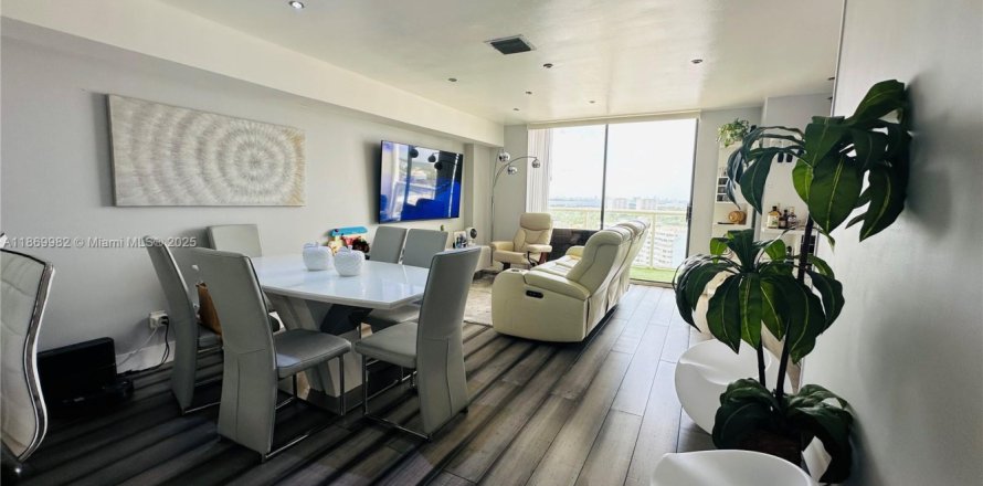 Condo in Miami, Florida, 2 bedrooms № 1895678