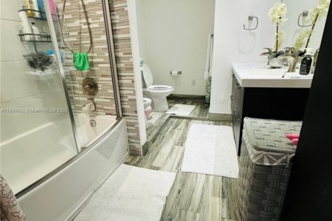 Condo in Miami, Florida, 2 bedrooms  № 1895678 - photo 20