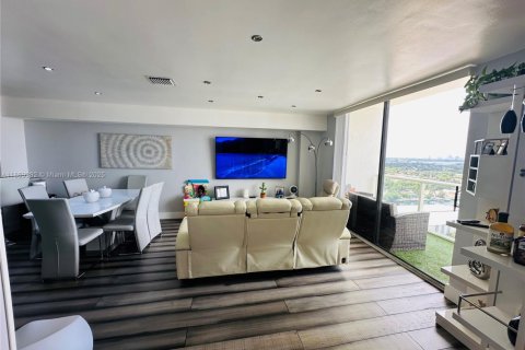 Condo in Miami, Florida, 2 bedrooms  № 1895678 - photo 2