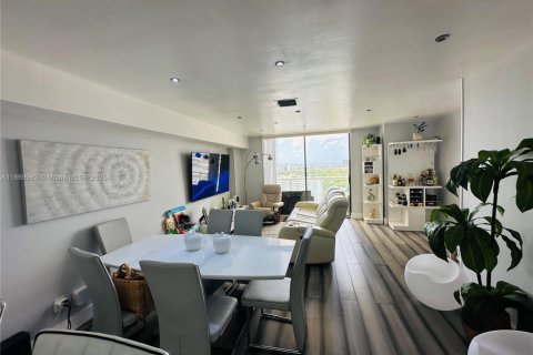 Condo in Miami, Florida, 2 bedrooms  № 1895678 - photo 30
