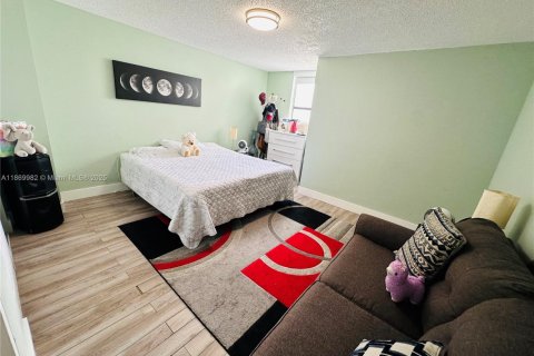 Condo in Miami, Florida, 2 bedrooms  № 1895678 - photo 21