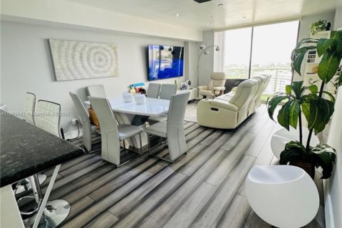 Condo in Miami, Florida, 2 bedrooms  № 1895678 - photo 28