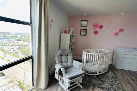 Condo in Miami, Florida, 2 bedrooms  № 1895678 - photo 14