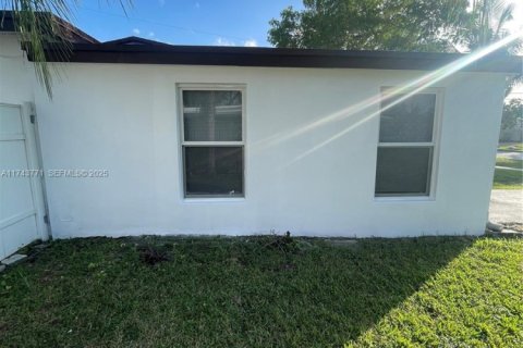 Casa en venta en Margate, Florida, 3 dormitorios, 74.79 m2 № 1702376 - foto 21