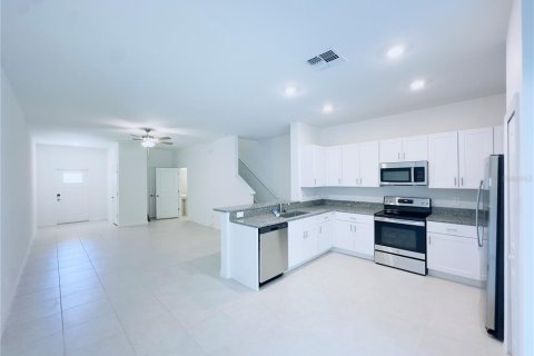 Townhouse in San Antonio, Florida 2 bedrooms, 140.56 sq.m. № 1879962 - photo 11