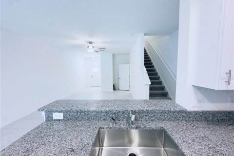 Townhouse in San Antonio, Florida 2 bedrooms, 140.56 sq.m. № 1879962 - photo 15