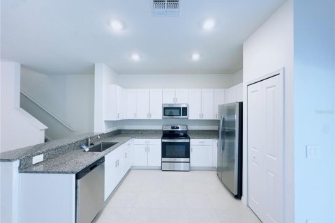 Townhouse in San Antonio, Florida 2 bedrooms, 140.56 sq.m. № 1879962 - photo 12