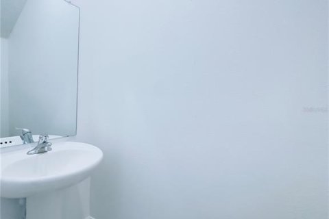 Townhouse in San Antonio, Florida 2 bedrooms, 140.56 sq.m. № 1879962 - photo 16