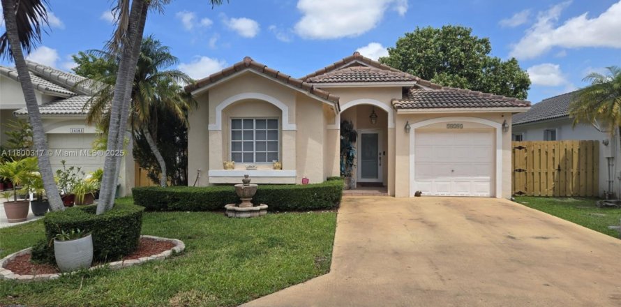 Villa ou maison à Miami, Floride 4 chambres, 120.87 m2 № 1678643