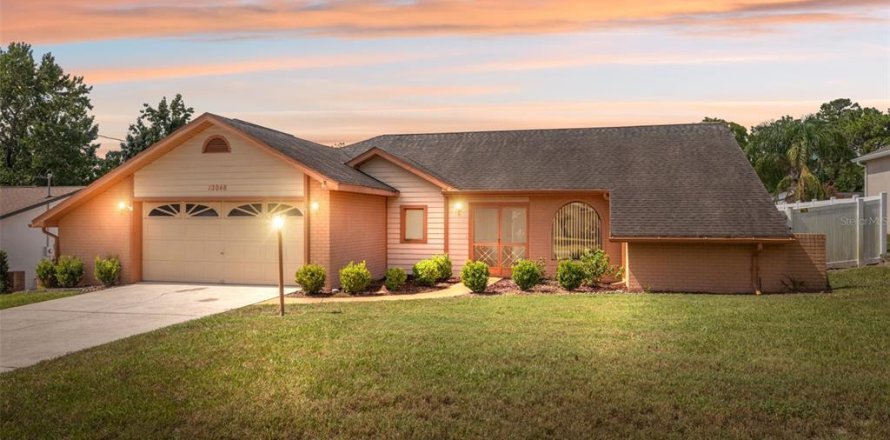 Casa en Spring Hill, Florida 2 dormitorios, 150.5 m2 № 1880702