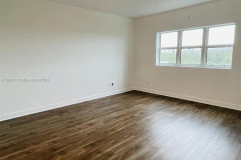Copropriété à louer à North Miami, Floride: 2 chambres, 161.93 m2 № 1944185 - photo 12