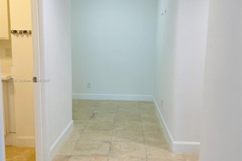 Copropriété à louer à North Miami, Floride: 2 chambres, 161.93 m2 № 1944185 - photo 2