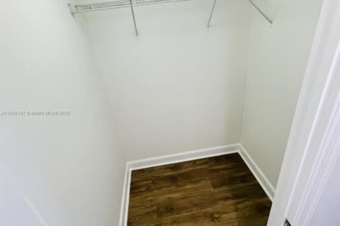 Copropriété à louer à North Miami, Floride: 2 chambres, 161.93 m2 № 1944185 - photo 9