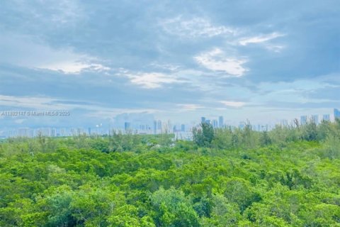 Copropriété à louer à North Miami, Floride: 2 chambres, 161.93 m2 № 1944185 - photo 1