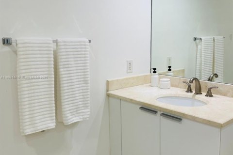Copropriété à louer à North Miami, Floride: 2 chambres, 161.93 m2 № 1944185 - photo 16