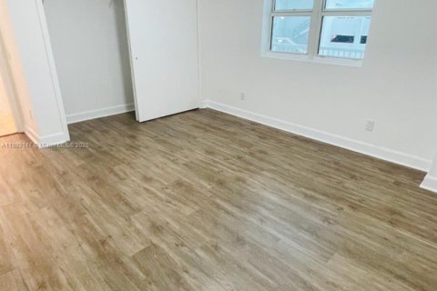 Copropriété à louer à North Miami, Floride: 2 chambres, 161.93 m2 № 1944185 - photo 4