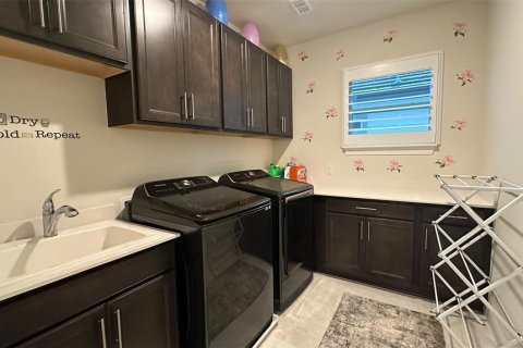 Casa en venta en Orlando, Florida, 7 dormitorios, 416.95 m2 № 2359303 - foto 13