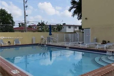 Condo in Miami, Florida, 2 bedrooms  № 1956928 - photo 3
