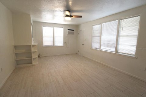 Villa ou maison à louer à Sarasota, Floride: 2 chambres, 87.7 m2 № 2148957 - photo 3